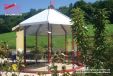Gartenpavillon in Rot und Weiss